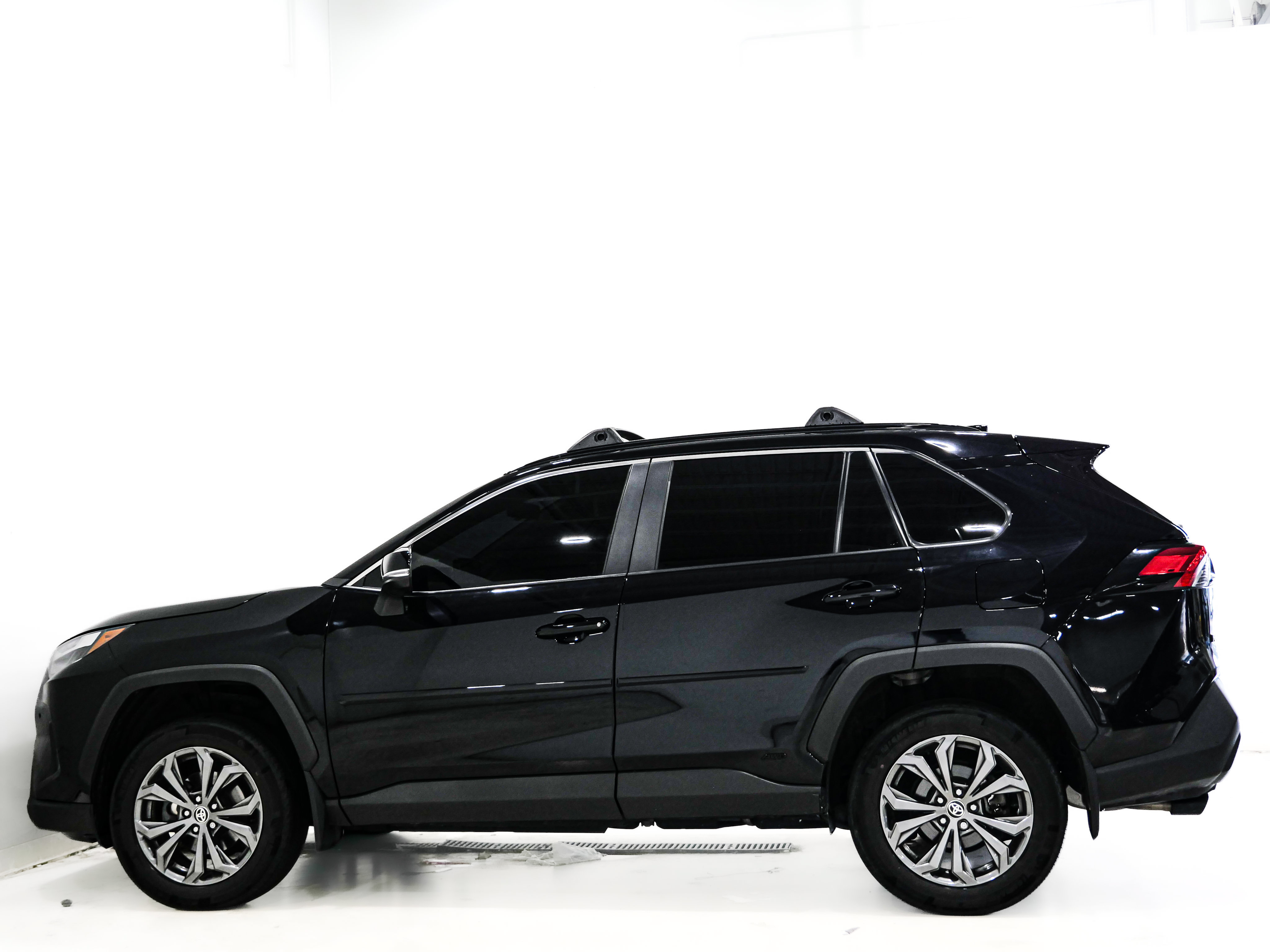 Used 2023 Toyota RAV4 XLE Premium AWD/4WD image 6