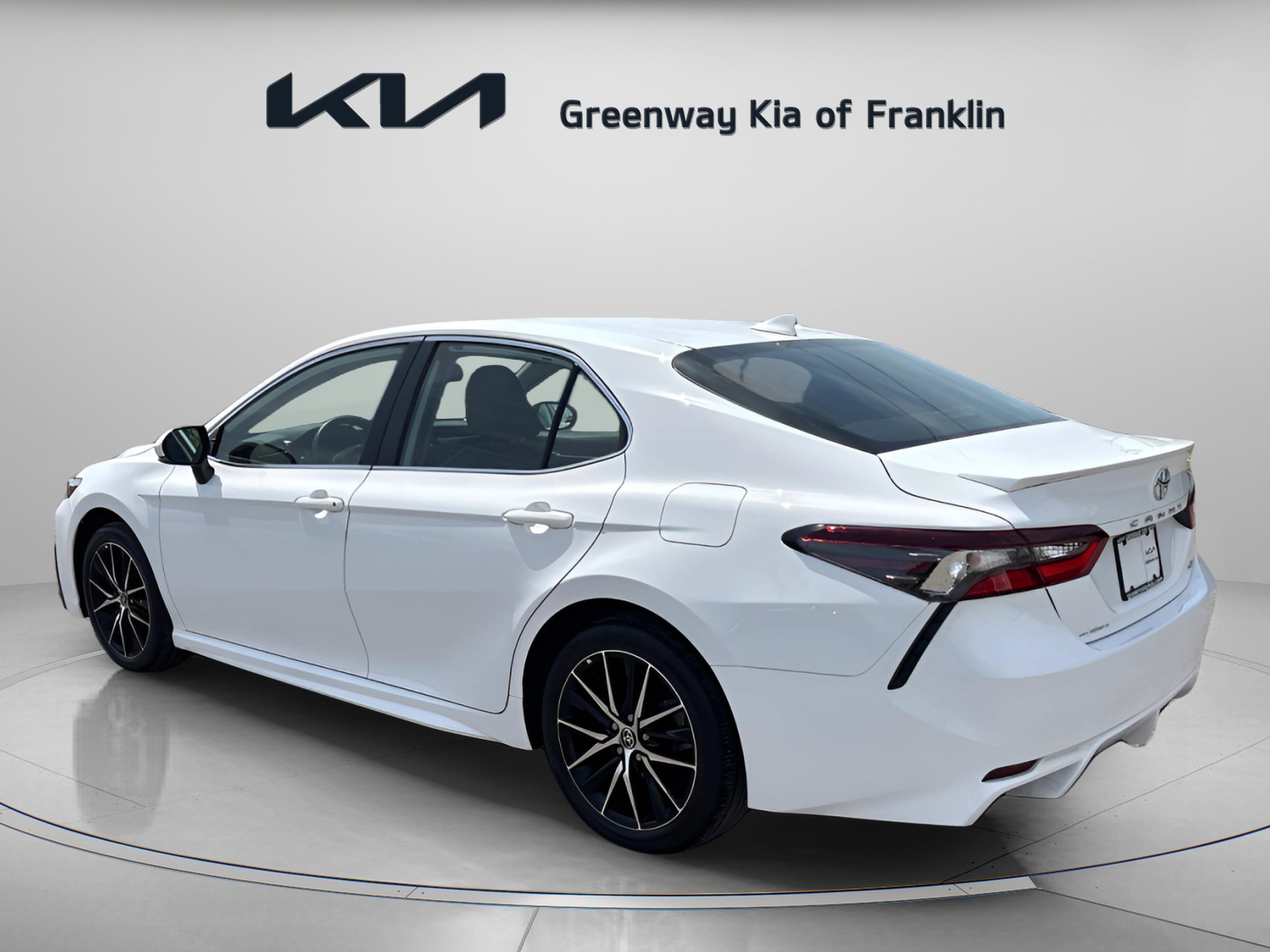 Used 2024 Toyota Camry SE w/ Convenience Package FWD image 5