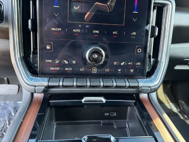 Used 2025 GMC Yukon Denali AWD/4WD image 23