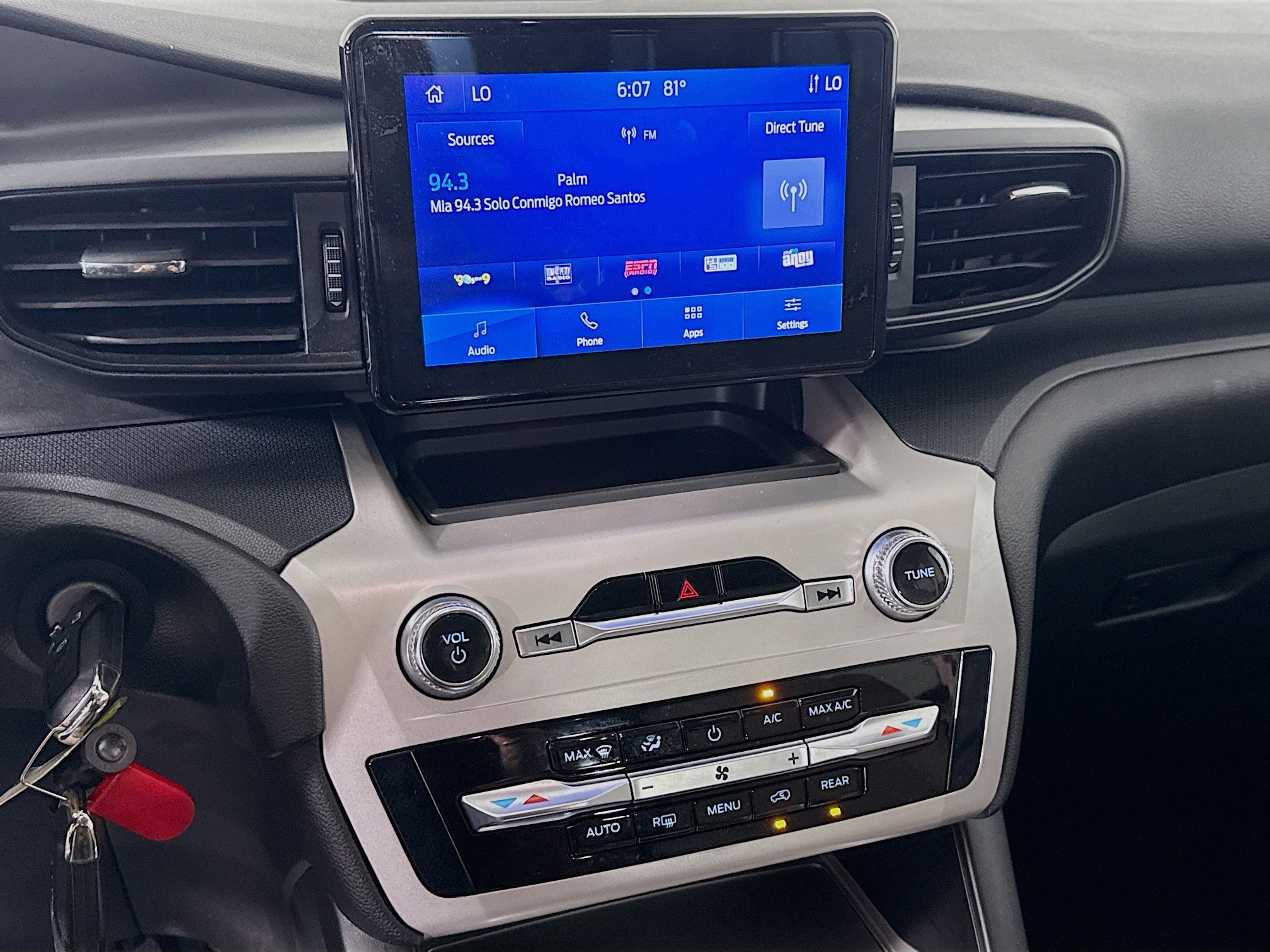 Used 2023 Ford Explorer Base image 16