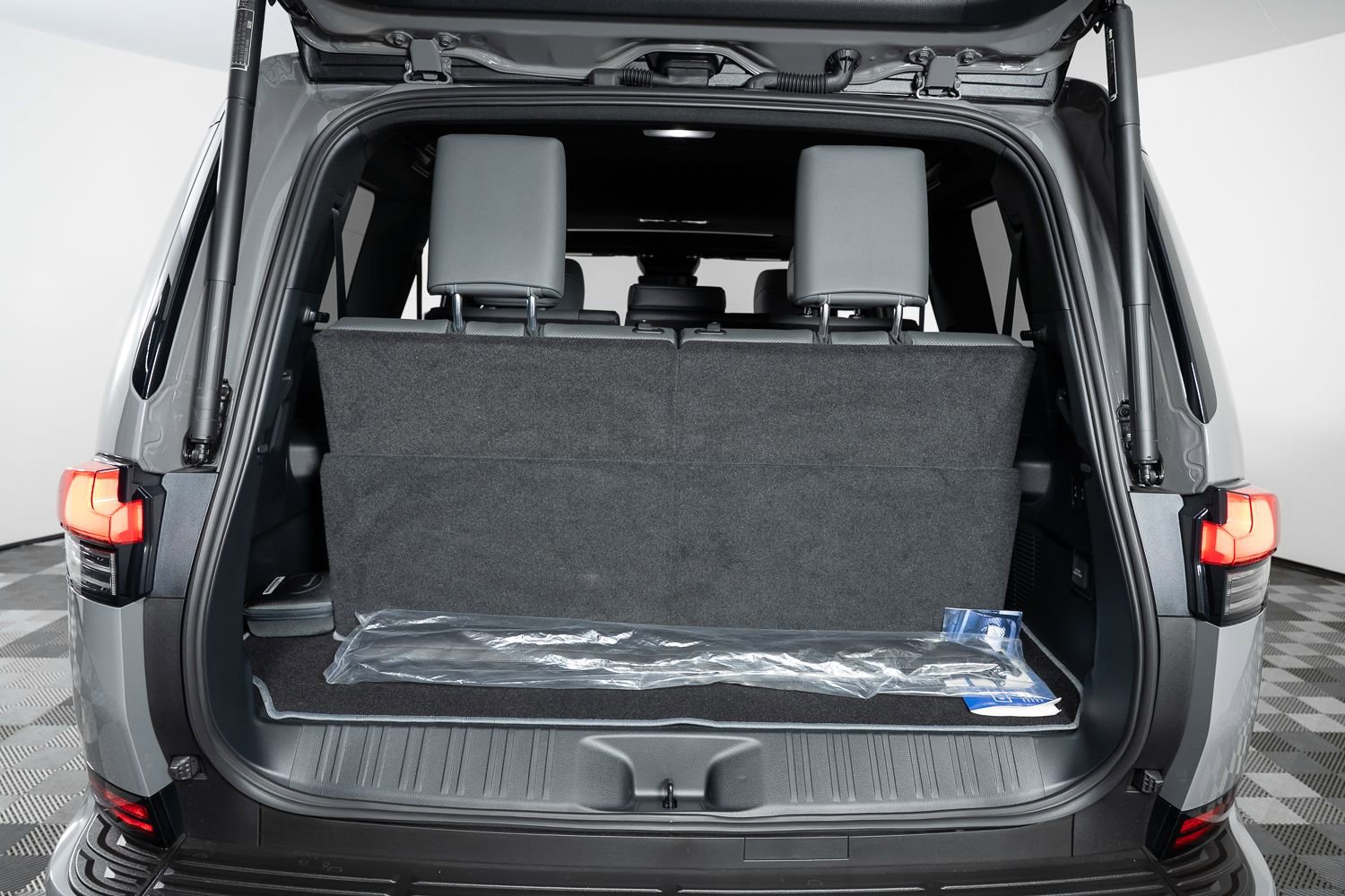 Used 2025 Lexus GX 550 w/ Accessory Package (Z1) AWD/4WD image 19