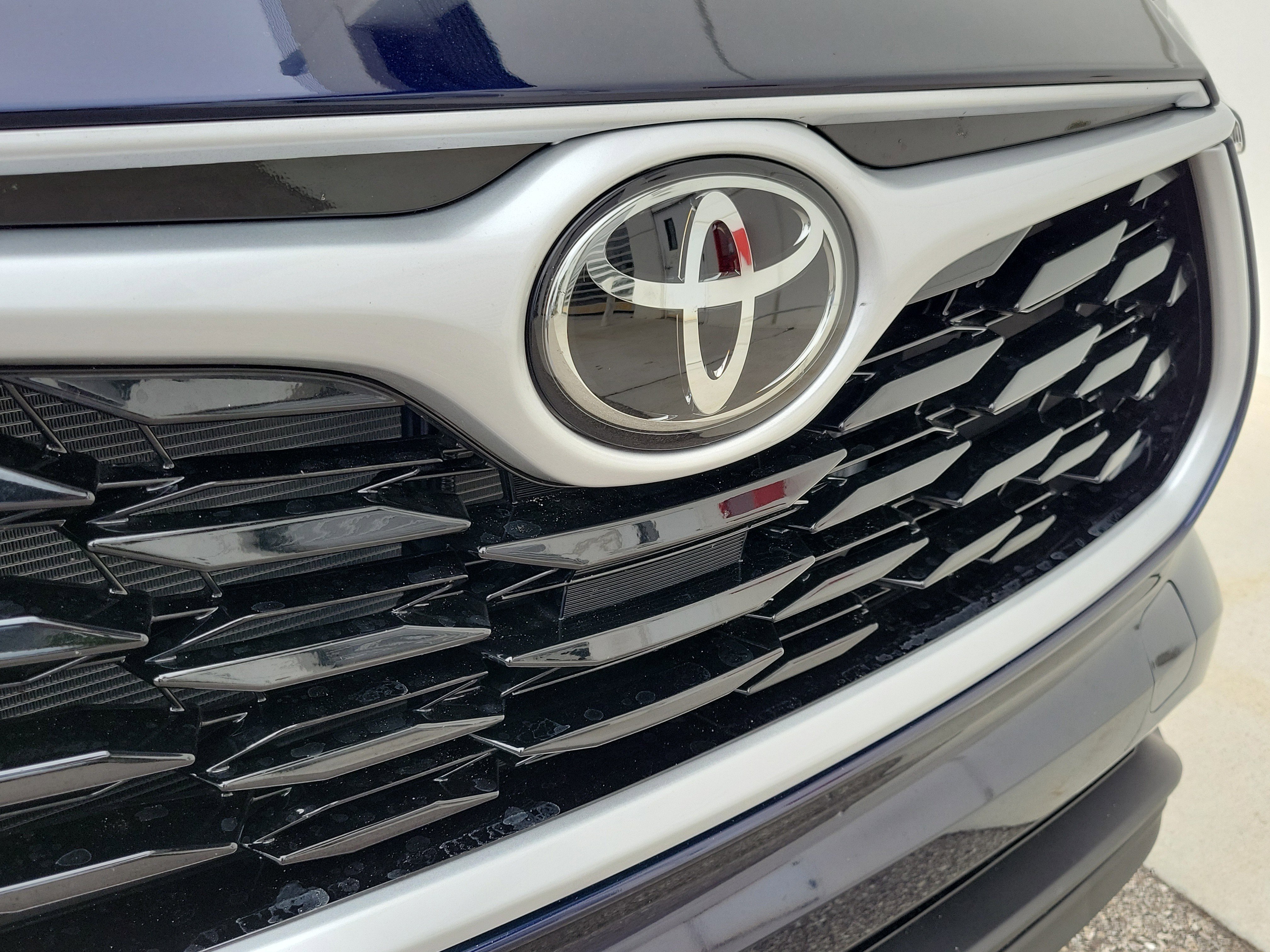 Used 2026 Toyota Highlander XLE image 7