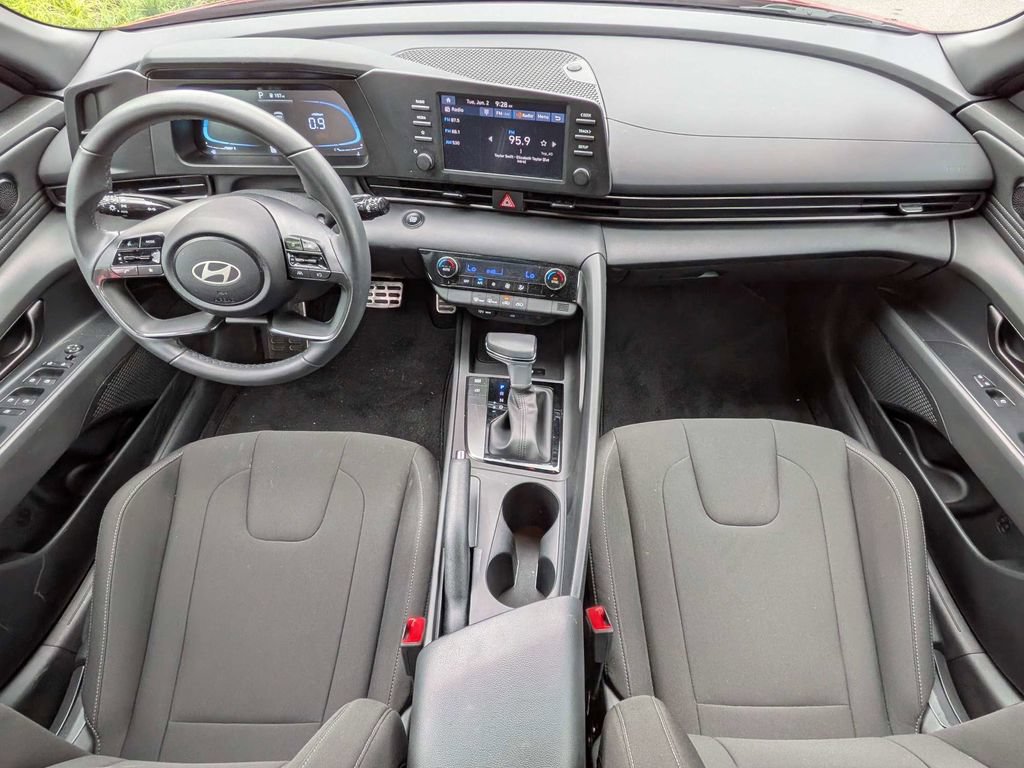 Used 2025 Hyundai Elantra Sport FWD image 14