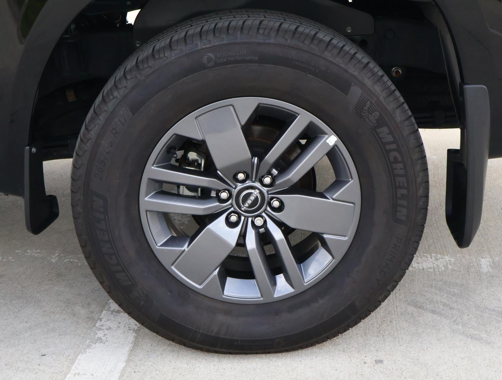 Used 2025 Nissan Frontier SV w/ SV Convenience Package RWD image 10