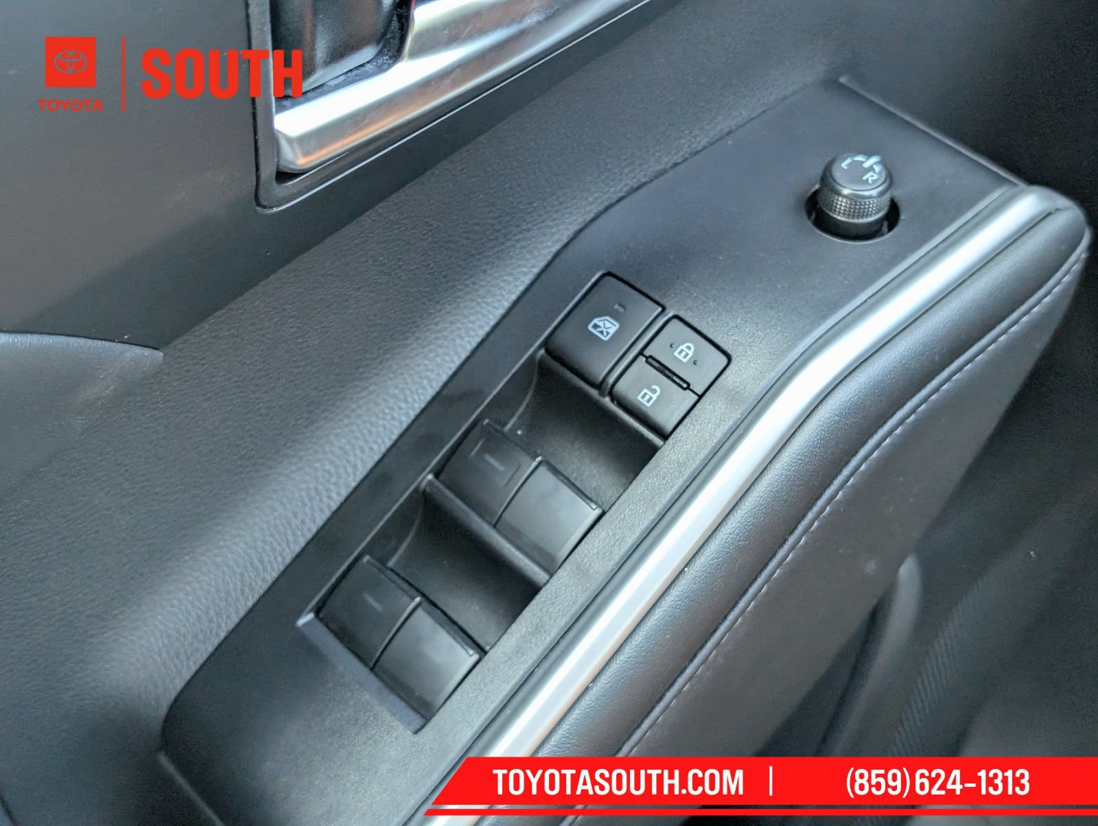Used 2025 Toyota Highlander XLE AWD/4WD image 28