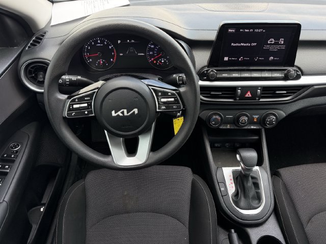 Used 2024 Kia Forte LXS w/ LXS Technology Package FWD image 11