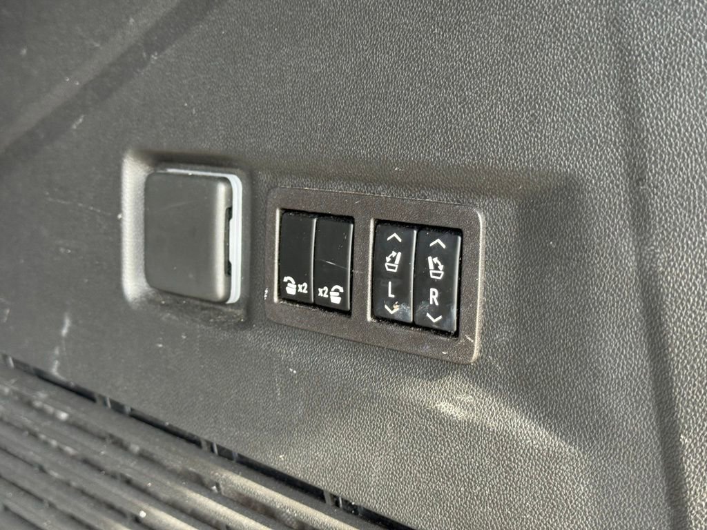 Used 2023 Chevrolet Tahoe High Country w/ Premium Package 2 AWD/4WD image 30