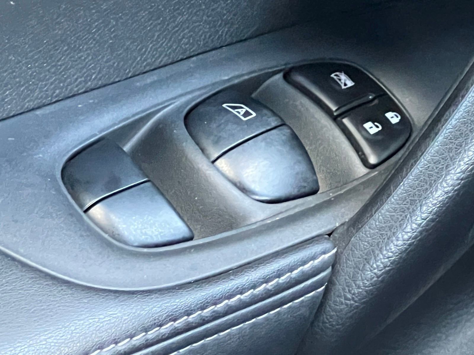 Used 2019 Nissan Rogue Sport S AWD/4WD image 31