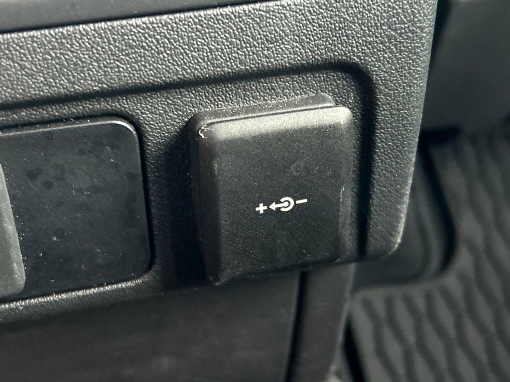 Used 2024 Jaguar F-PACE R-Dynamic S image 24