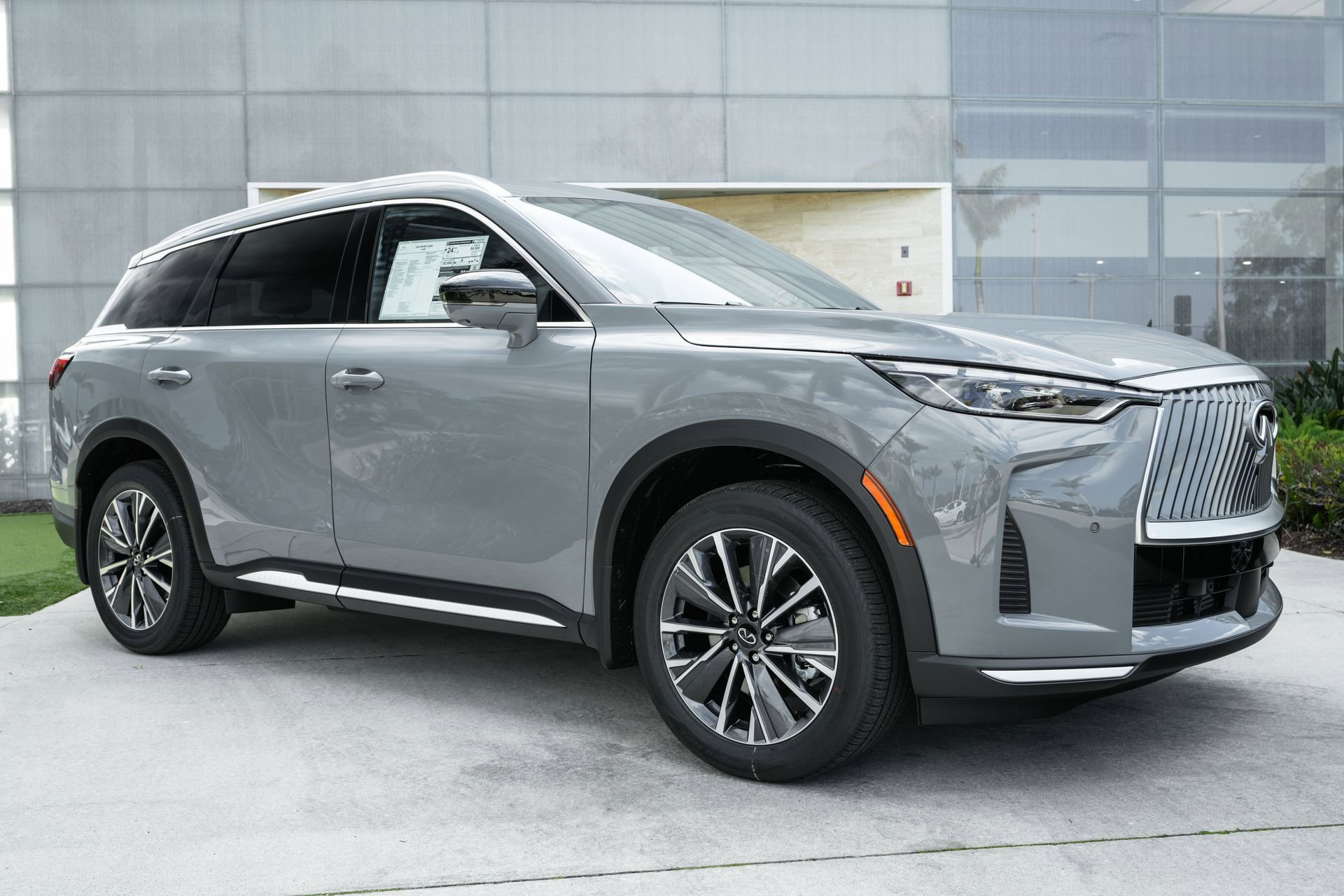 New 2026 INFINITI QX60 Luxe w/ Cargo Package image 2