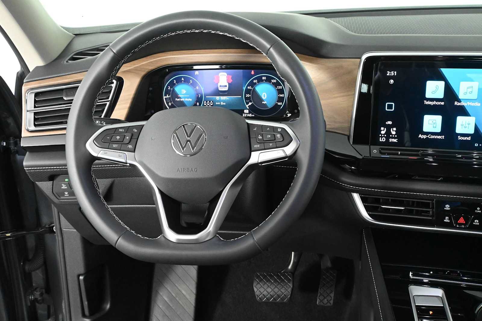 Certified 2024 Volkswagen Atlas SE FWD image 13