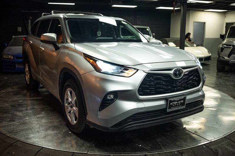 Used 2020 Toyota Highlander LE image 5