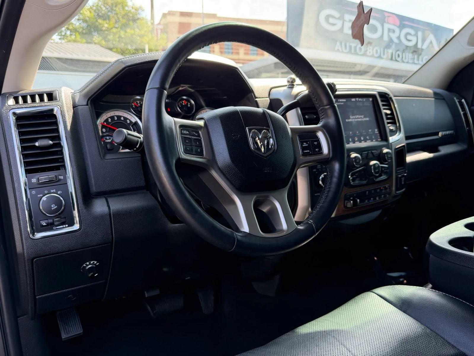 Used 2018 RAM 2500 Laramie w/ Convenience Group AWD/4WD image 11