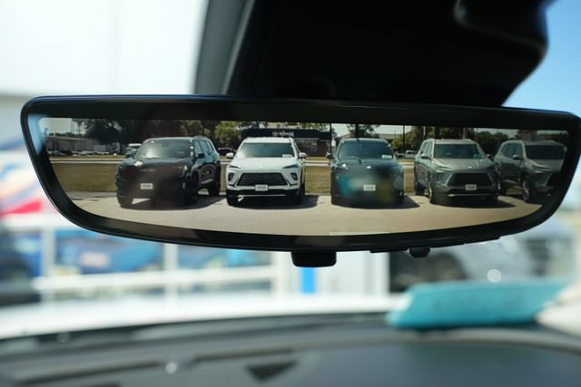 Used 2023 Buick Envision Avenir AWD/4WD image 30