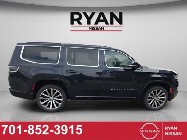 Used 2023 Jeep Grand Wagoneer Series II AWD/4WD image 2