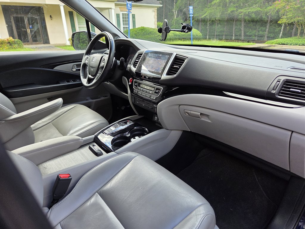 Used 2016 Honda Pilot Touring image 32