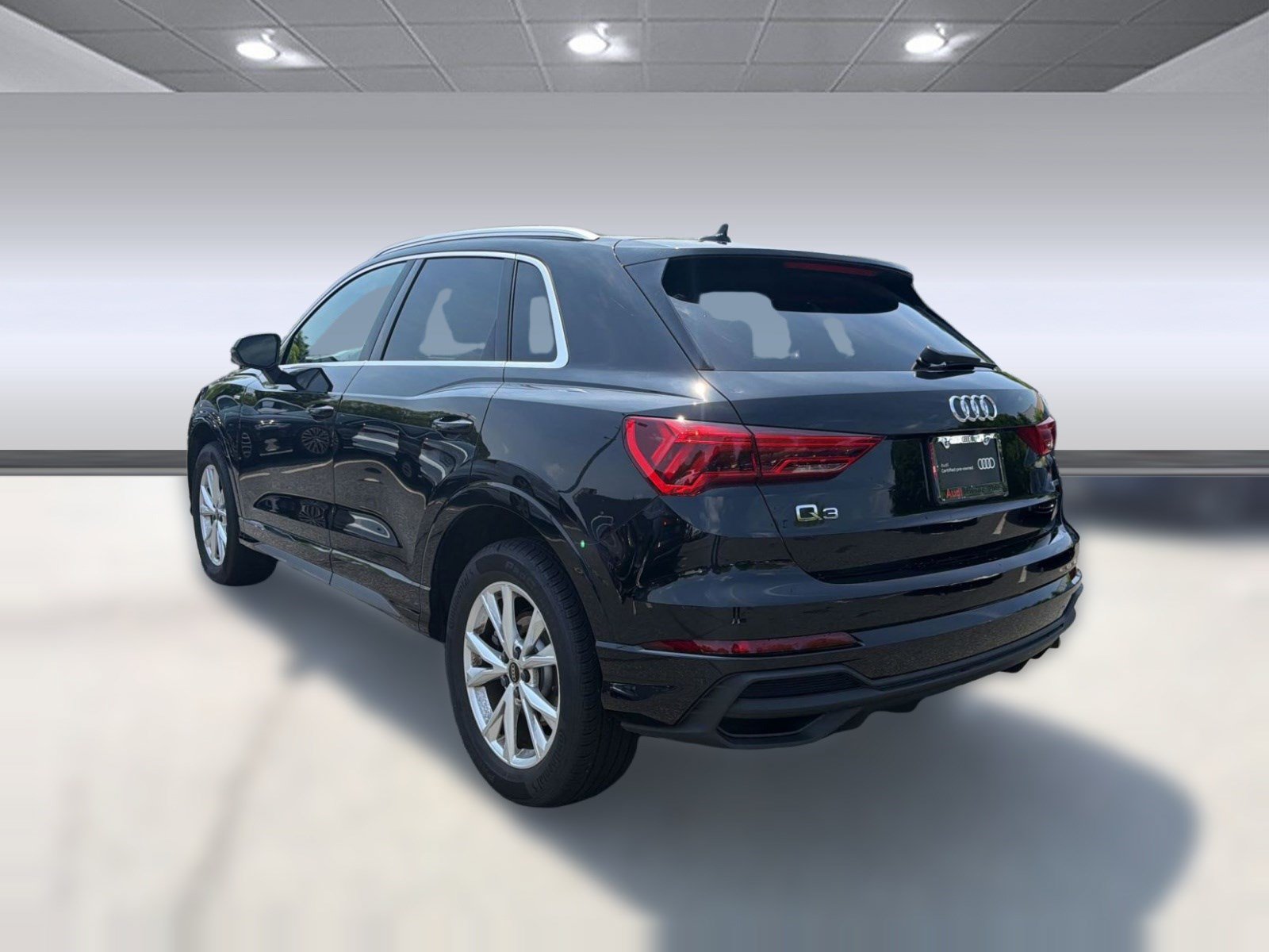 Certified 2025 Audi Q3 2.0T Premium w/ Convenience Package AWD/4WD image 3