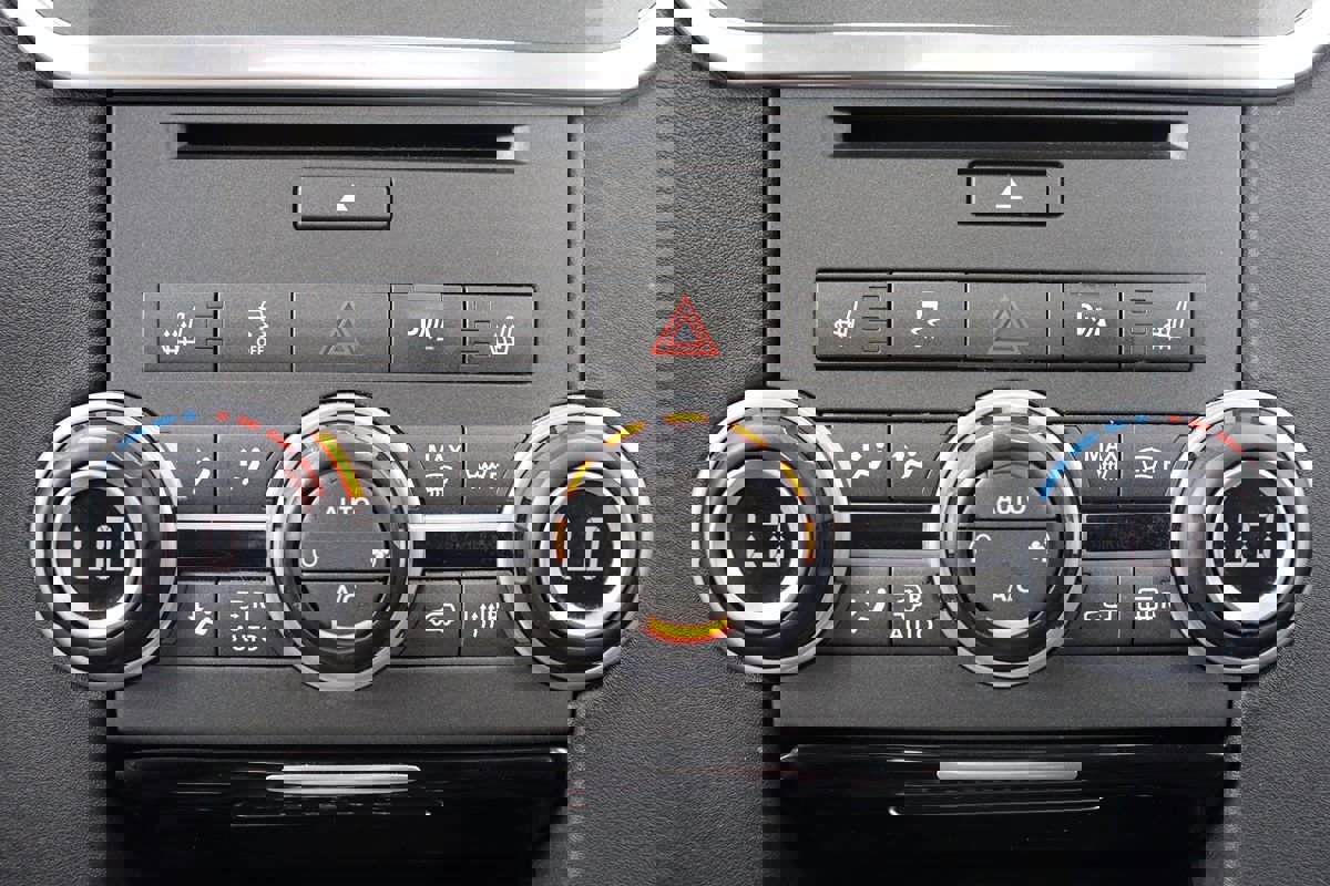 Used 2016 Land Rover LR4 HSE LUX image 27