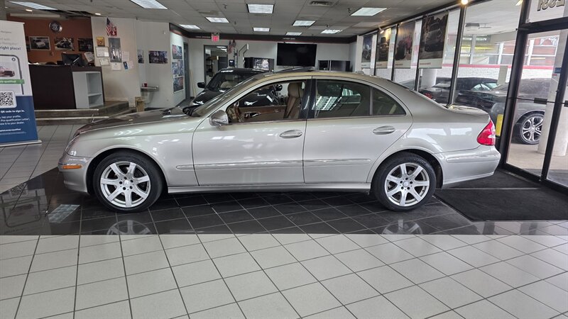 Used 2008 Mercedes-Benz E 350 4MATIC Sedan image 2