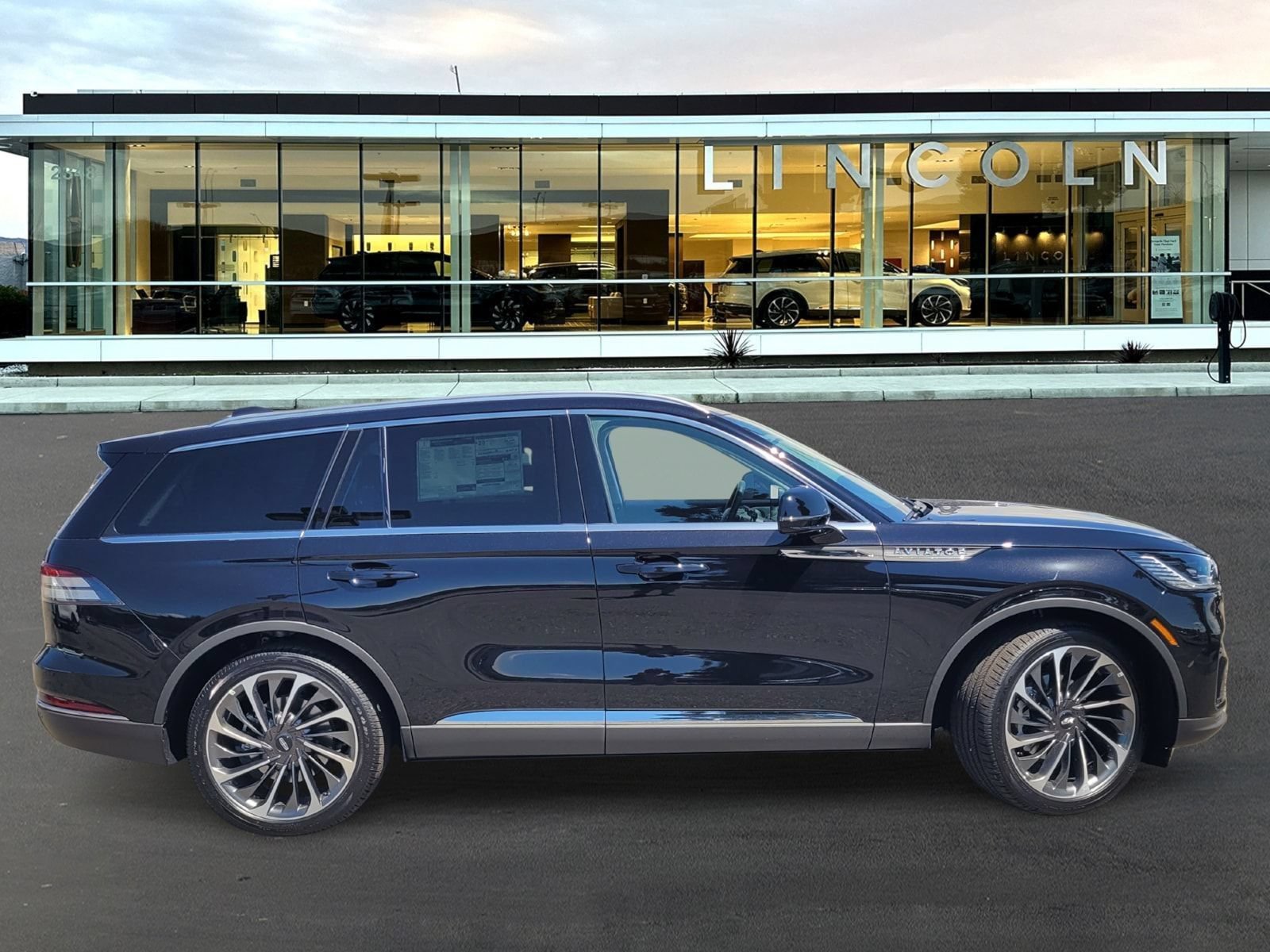 New 2026 Lincoln Aviator Reserve AWD/4WD image 3