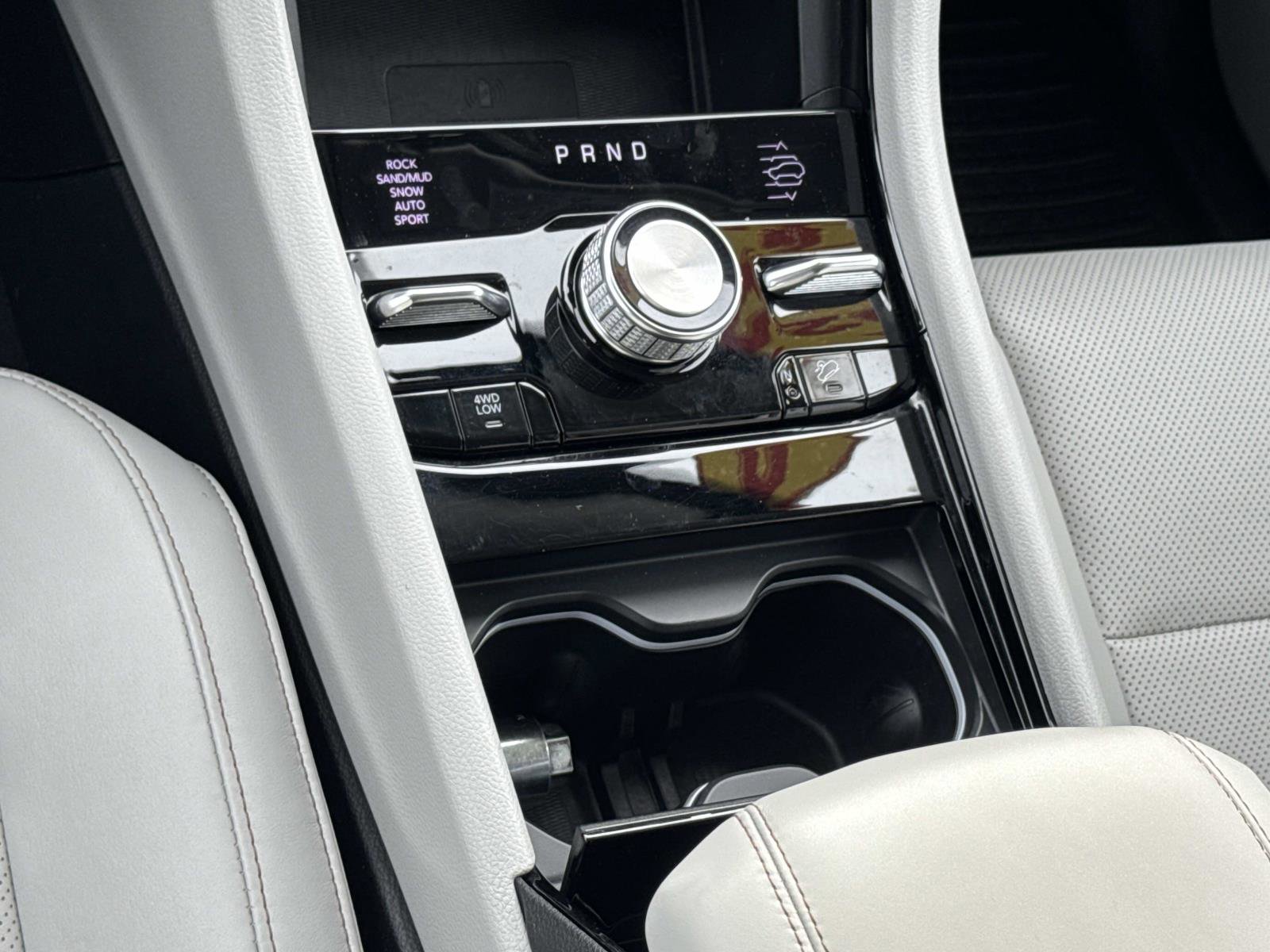 Used 2022 Jeep Grand Cherokee Overland w/ Advanced Protech Group III image 4