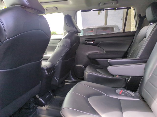 Used 2022 Toyota Highlander XLE image 13