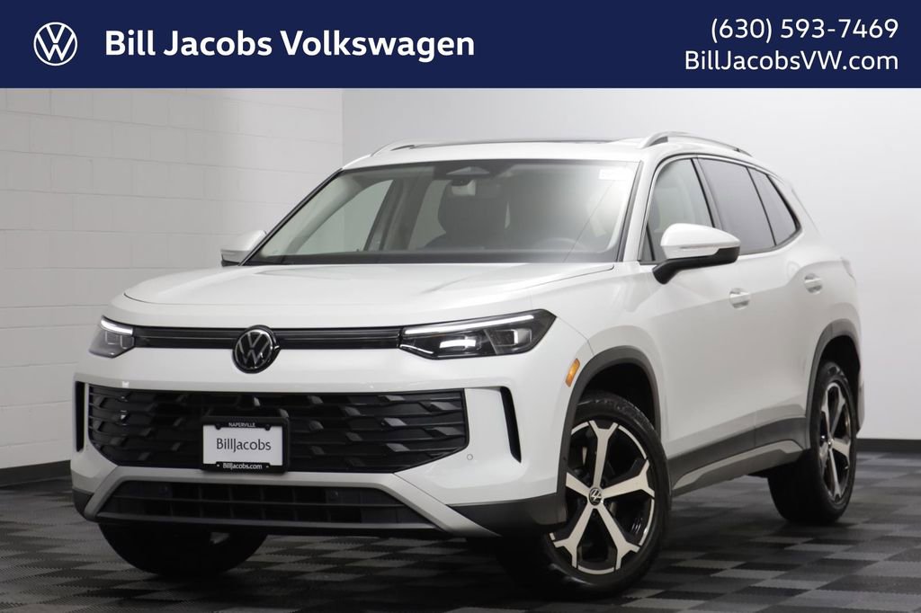 Used 2025 Volkswagen Tiguan SE w/ Panoramic Sunroof Package