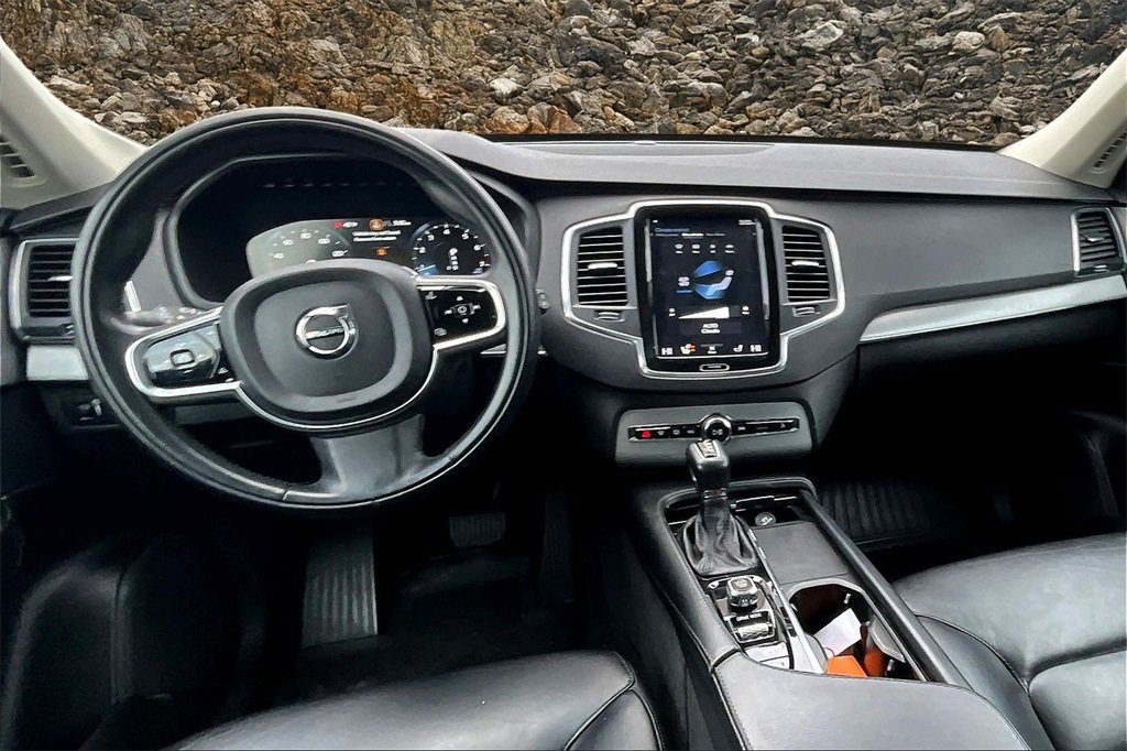 Used 2021 Volvo XC90 T5 Momentum w/ Protection Package Premier image 13