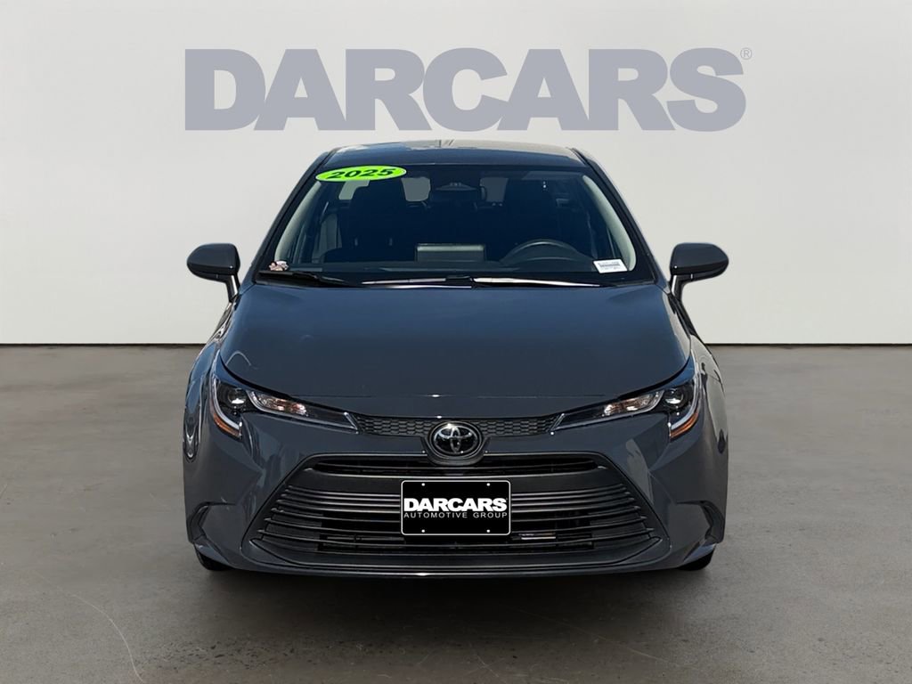 Used 2025 Toyota Corolla LE image 2