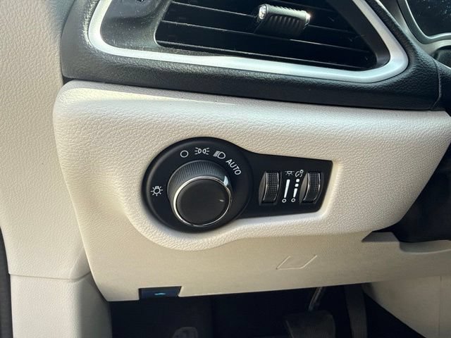 Used 2024 Chrysler Voyager LX FWD image 16