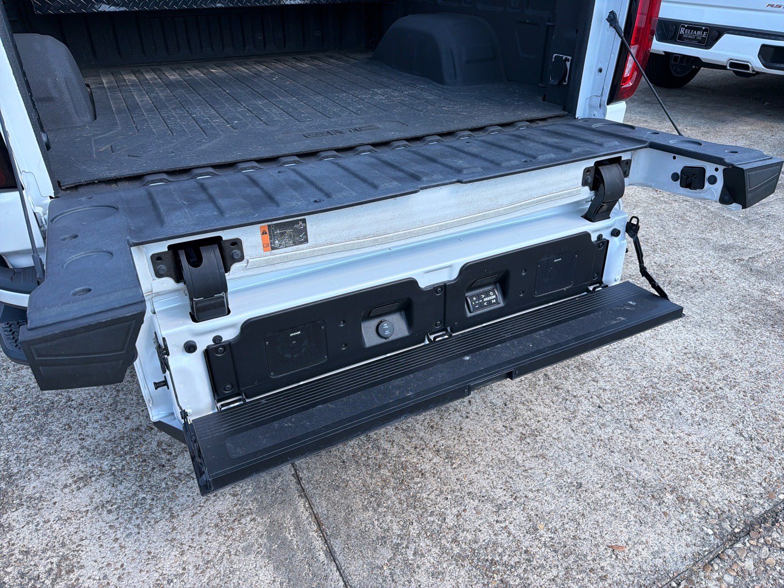 Used 2023 GMC Sierra 1500 Denali Ultimate AWD/4WD image 9