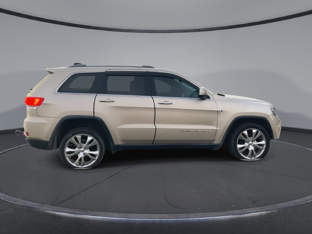 Used 2014 Jeep Grand Cherokee Laredo w/ Quick Order Package 23E AWD/4WD image 9