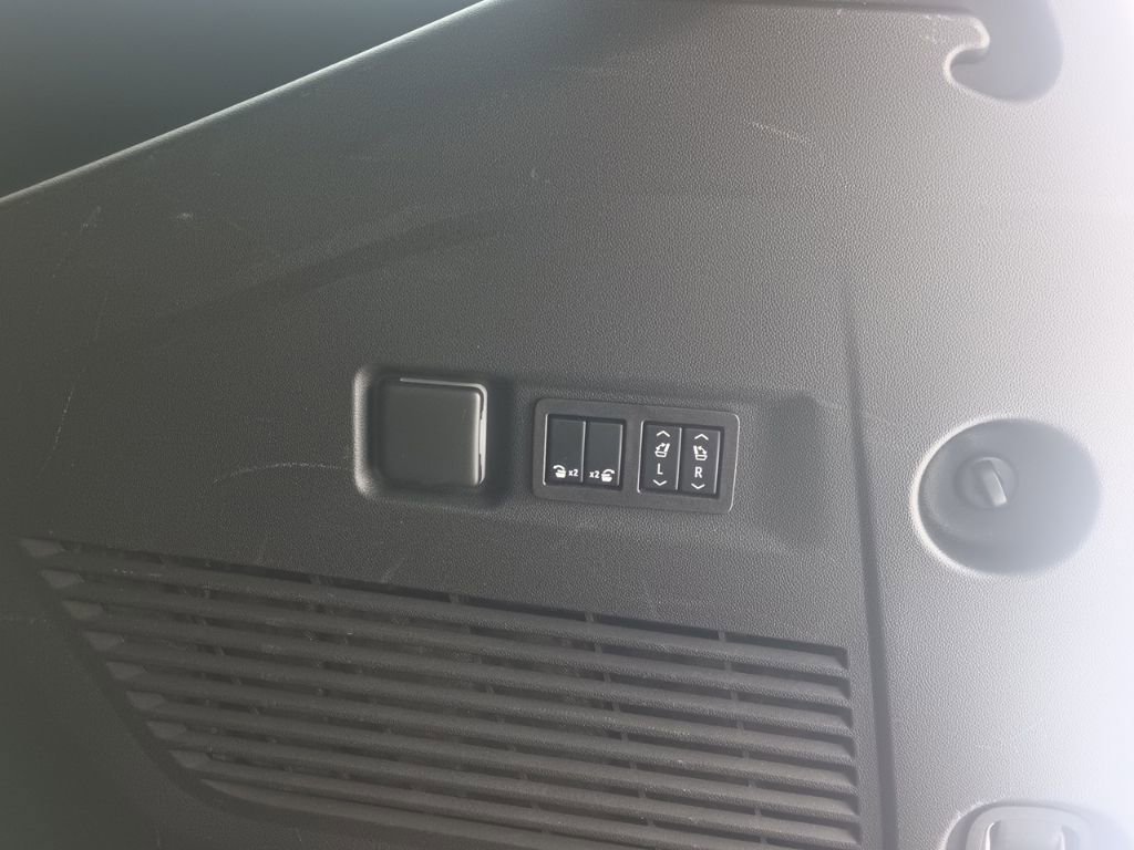 Used 2015 Chrysler 200 S w/ Comfort Group image 70