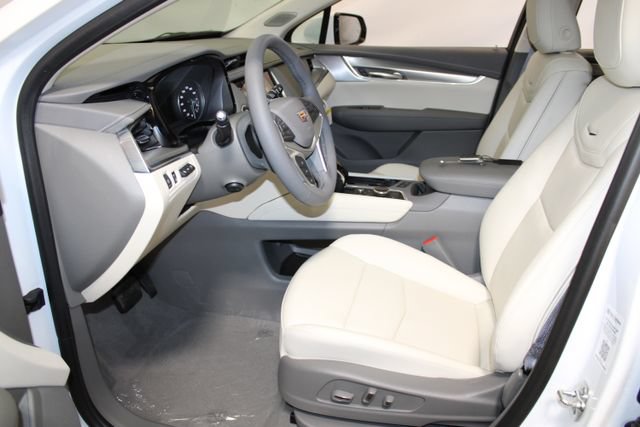 New 2026 Cadillac XT5 Premium Luxury w/ Driver Assist Package FWD image 5