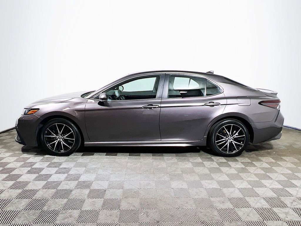 Certified 2022 Toyota Camry SE w/ Cold Weather Package FWD image 5