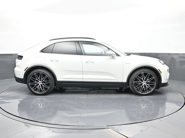 Certified 2025 Porsche Macan Electric RWD image 28