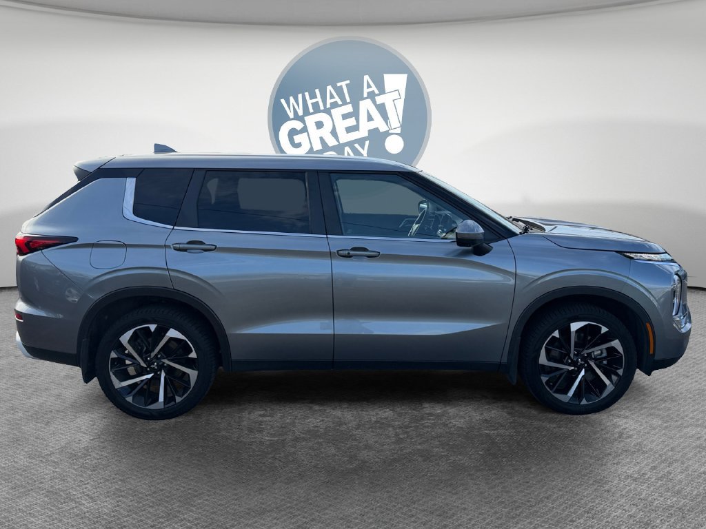 Used 2022 Mitsubishi Outlander SE FWD image 2