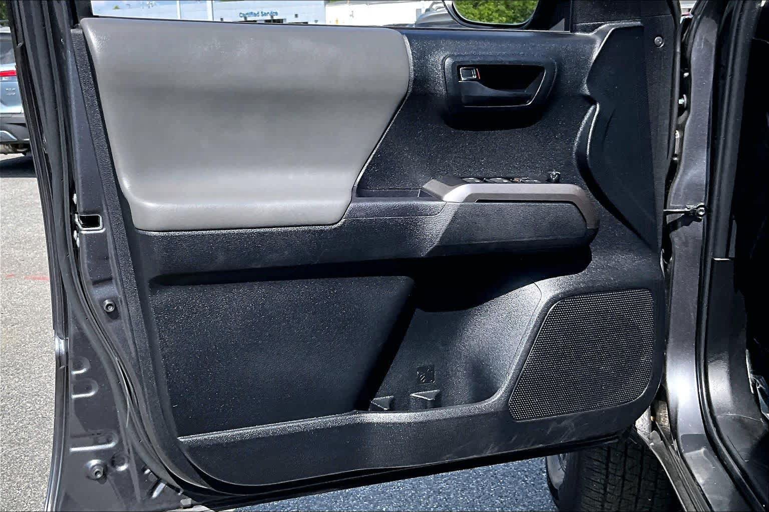 Used 2023 Toyota Tacoma SR5 AWD/4WD image 40