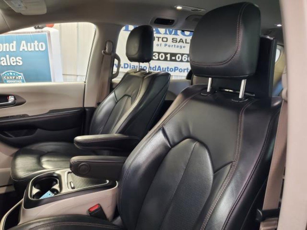 Used 2020 Chrysler Pacifica Touring-L Plus image 17