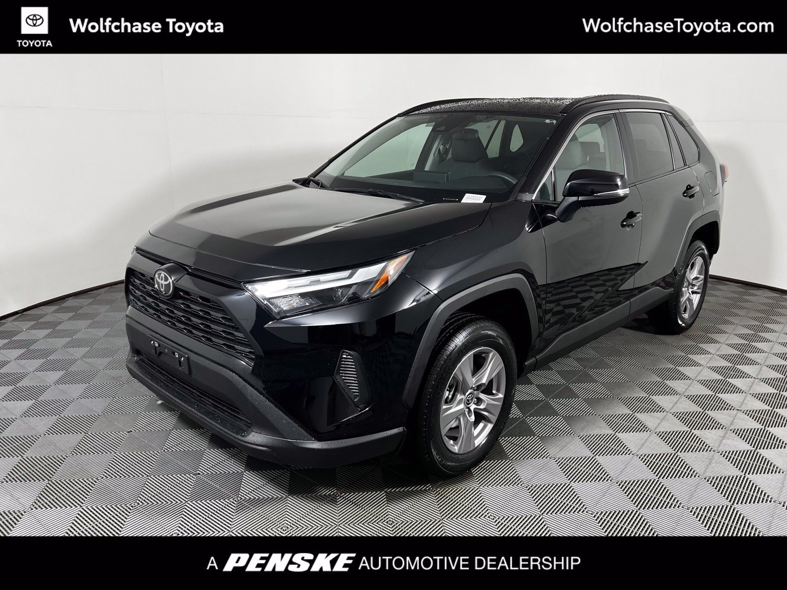 Certified 2025 Toyota RAV4 XLE FWD image 1