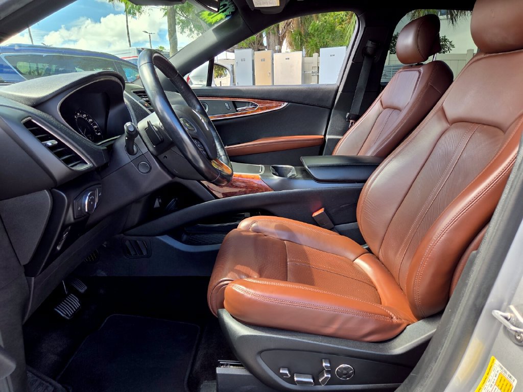 Used 2018 Lincoln MKX Reserve w/ Driver Assistance Package FWD image 13