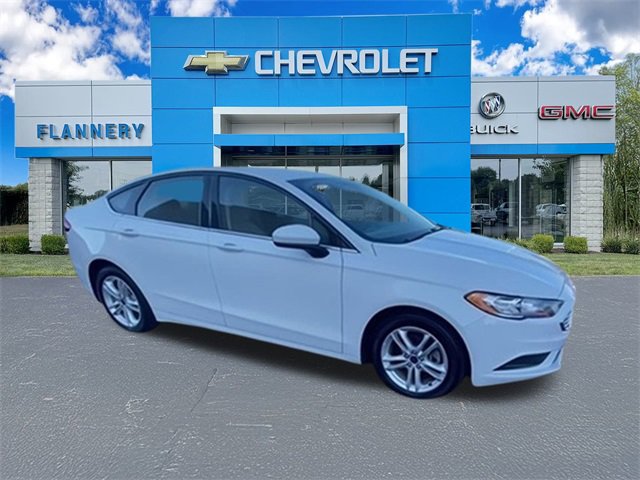 Used 2018 Ford Fusion SE image 2