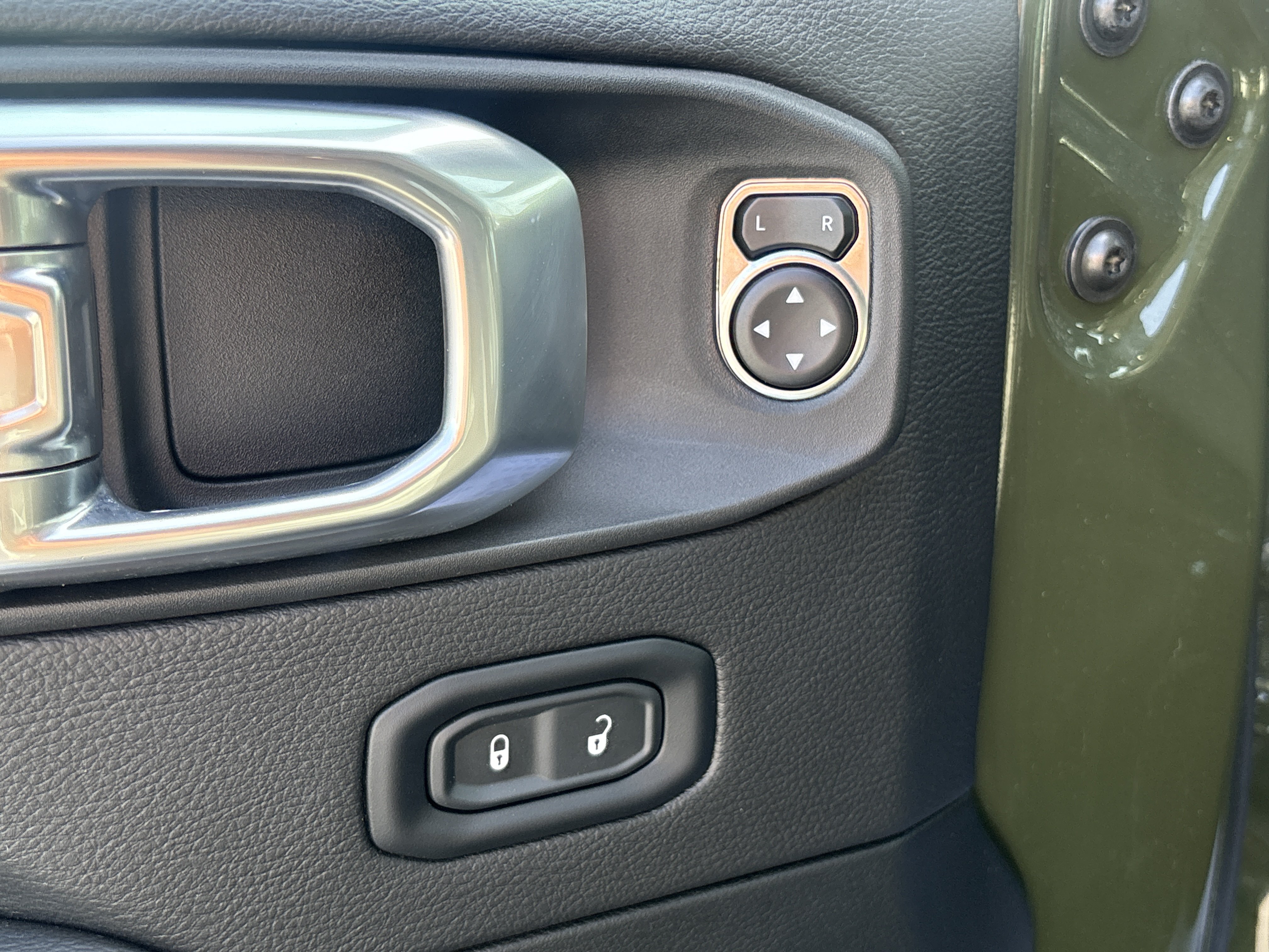 Used 2022 Jeep Gladiator Mojave w/ Cold Weather Group AWD/4WD image 34