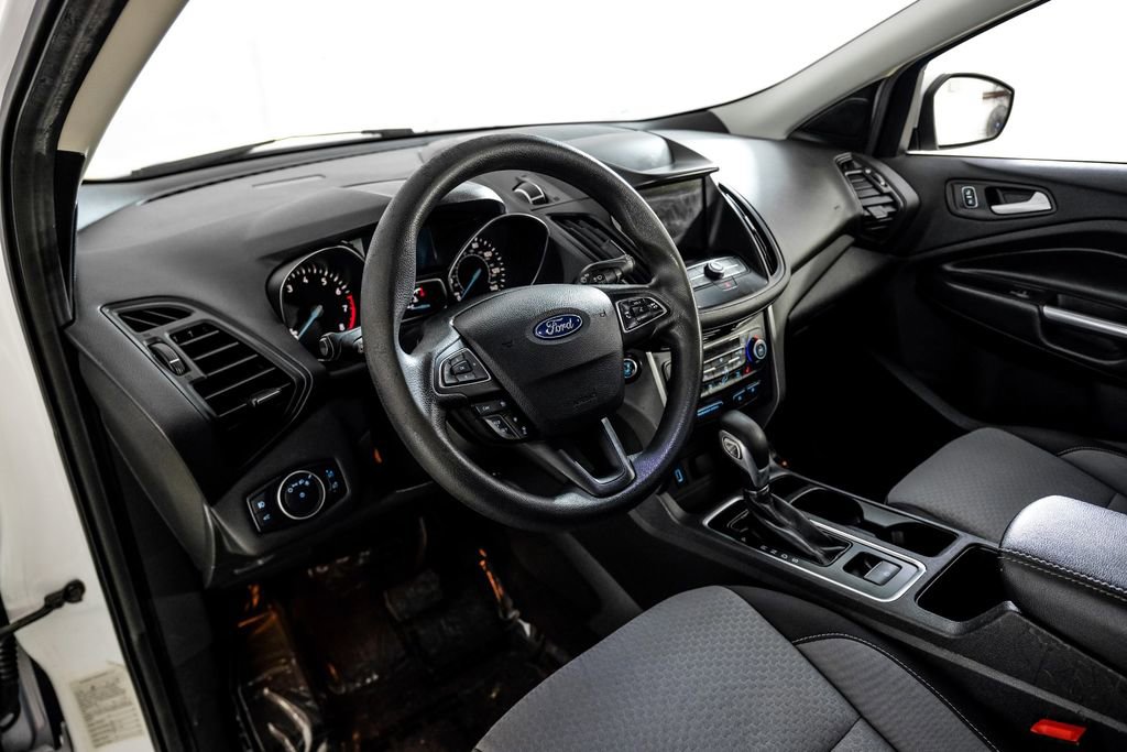 Used 2019 Ford Escape SE image 2