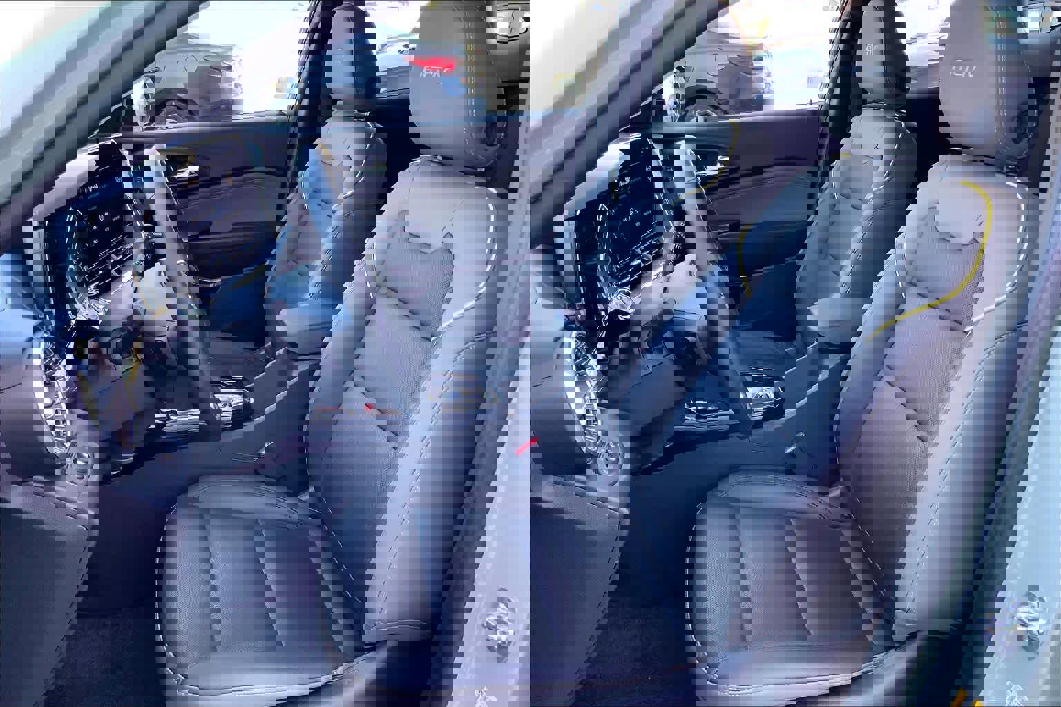 Used 2025 Chevrolet Trax ACTIV w/ Sunroof Package image 9