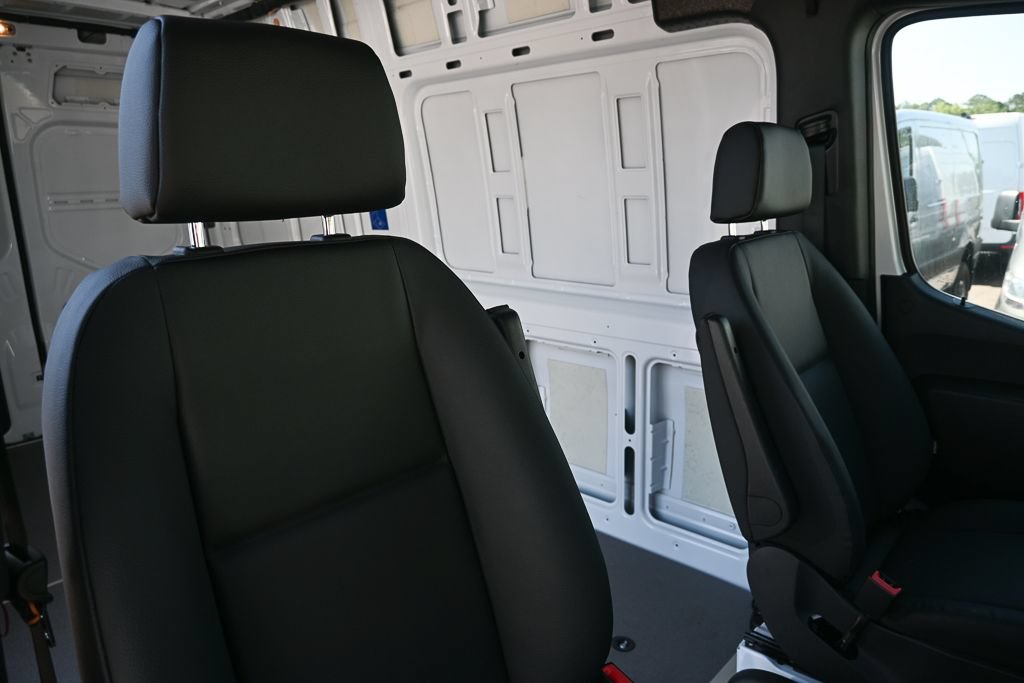 Used 2025 Mercedes-Benz Sprinter 2500 image 18