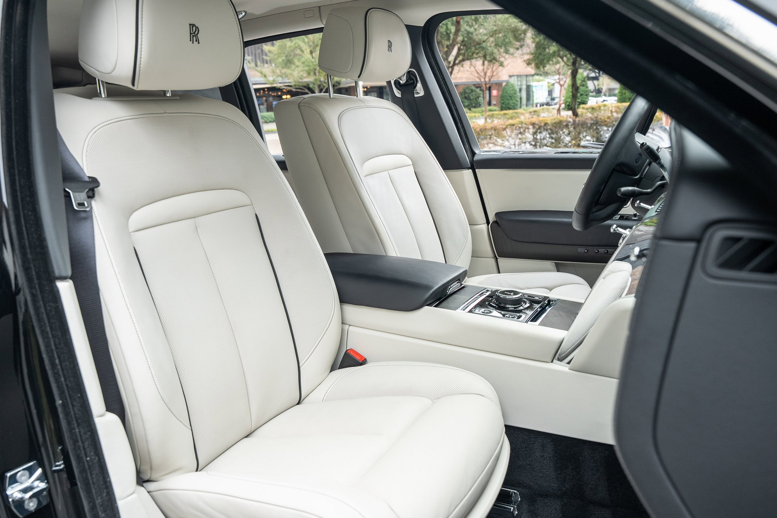 Used 2023 Rolls-Royce Cullinan w/ Cullinan Package image 67
