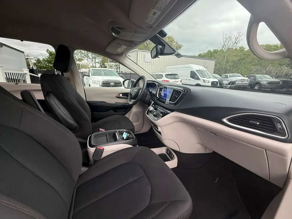 Used 2017 Chrysler Pacifica Touring Plus w/ Tire & Wheel Group image 21