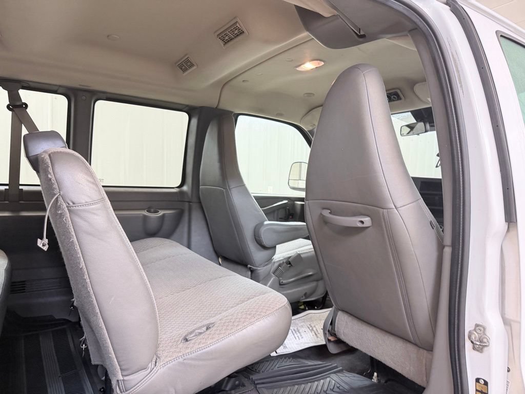 Used 2020 Chevrolet Express 3500 LT w/ LT Preferred Equipment Group RWD image 18