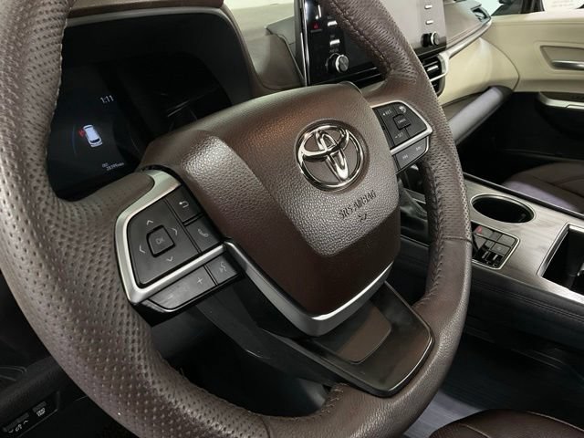 Used 2023 Toyota Sienna Platinum AWD/4WD image 16